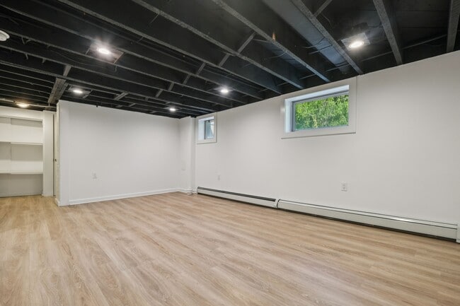 Building Photo - 132 Midland Ave