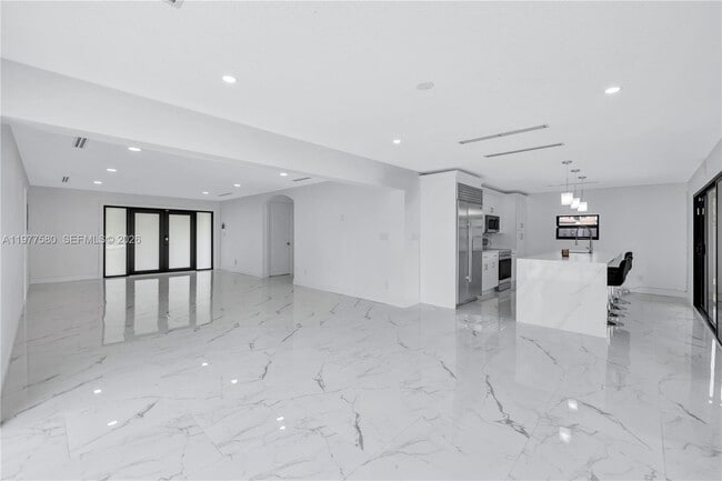 Building Photo - 1608 SW 5th Ct