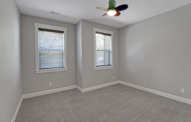 Building Photo - 9206 SW W Haven Dr