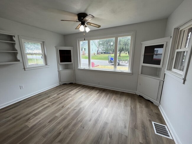 Building Photo - 2235 Middle St