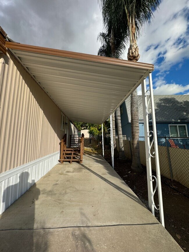 Building Photo - Beautiful rehabbed manufacture home in Lak...