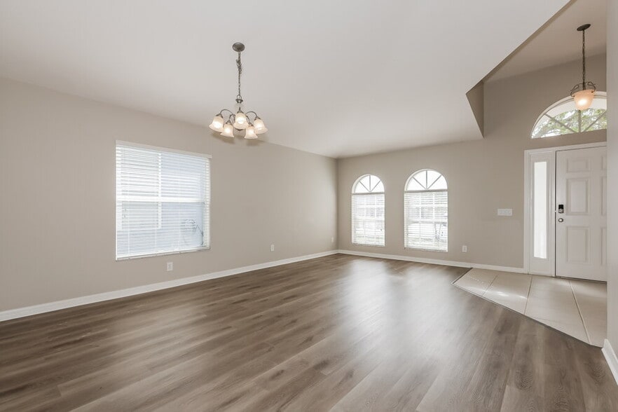 Building Photo - 31343 Heatherstone Dr