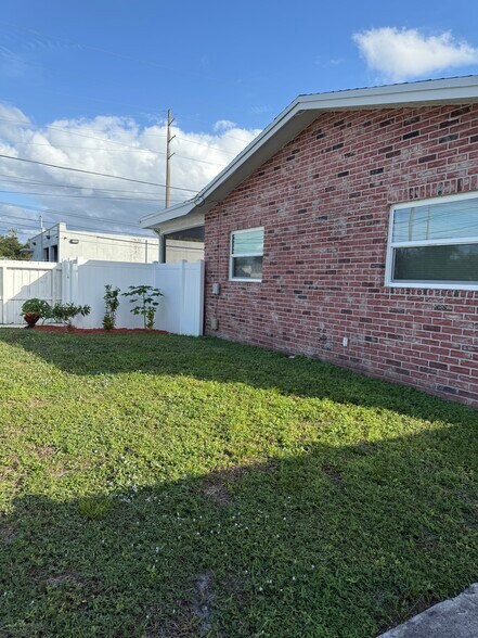 Building Photo - 2112 Garfield St