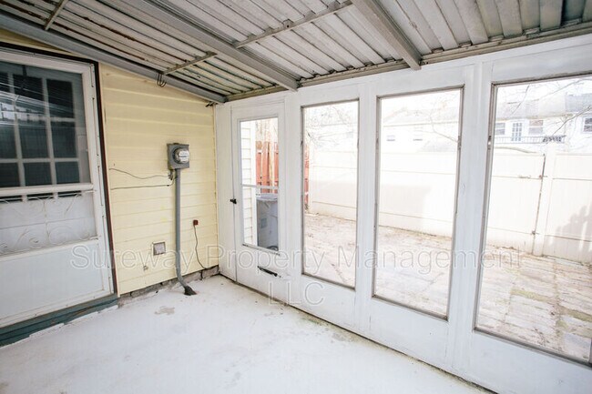 Building Photo - 16 Radnor Ct
