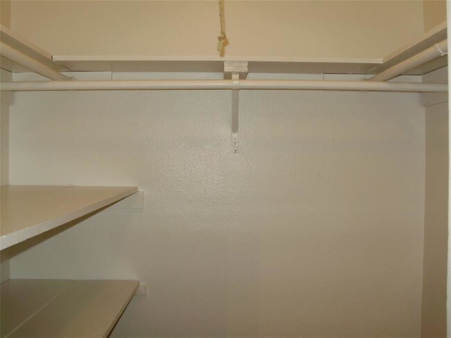 Building Photo - 17331 Red Oak Dr