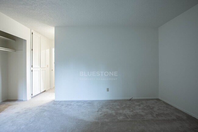 Building Photo - Sweet 3 bedroom 2 bath home in Beaverton available now!
