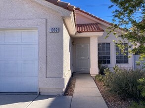 Building Photo - 3 bedroom 2 bath 2 car garage