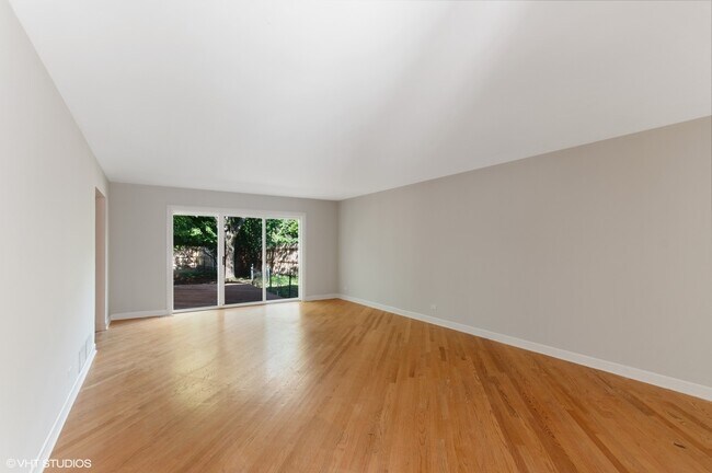 Building Photo - 2230 White Oak Dr