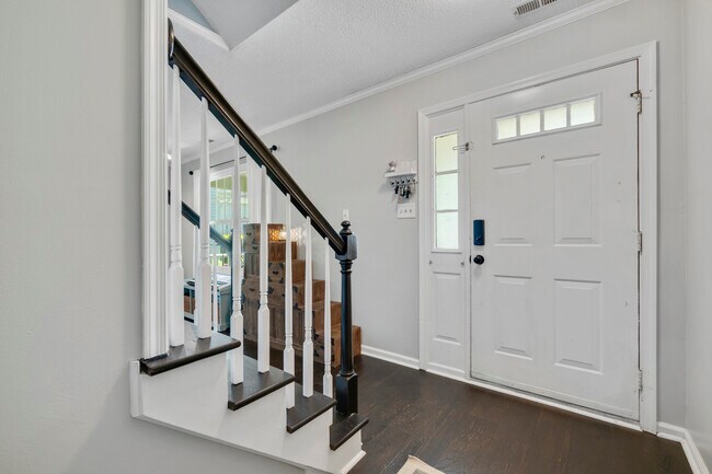 Building Photo - 2612 Loudoun St