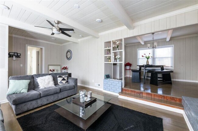 Building Photo - 2551 Headland Dr