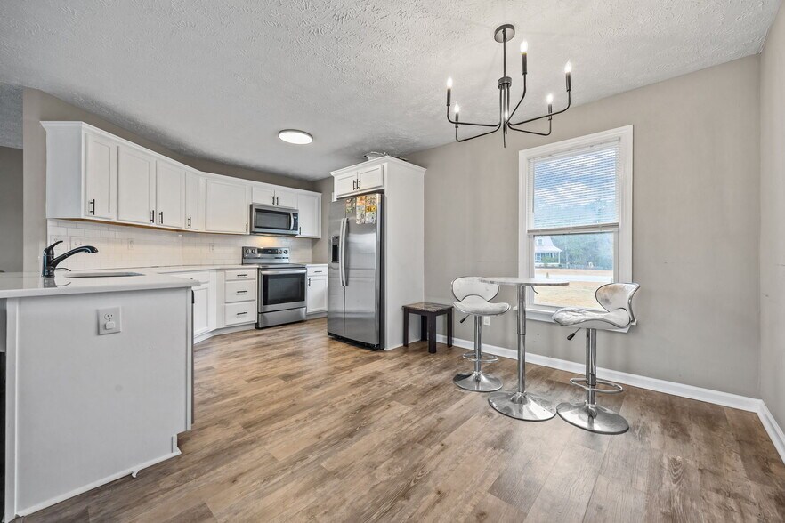 Building Photo - 38 Hallmark Dr