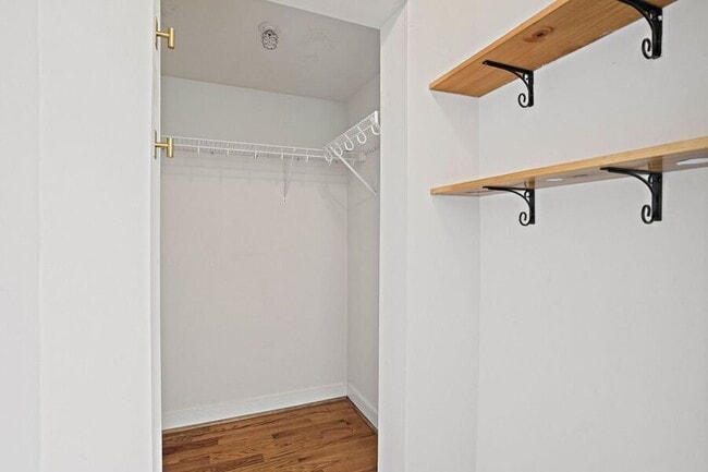 Building Photo - 420 16th St SE