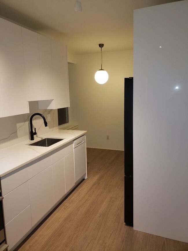 Building Photo - 135 Van Wagenen Ave