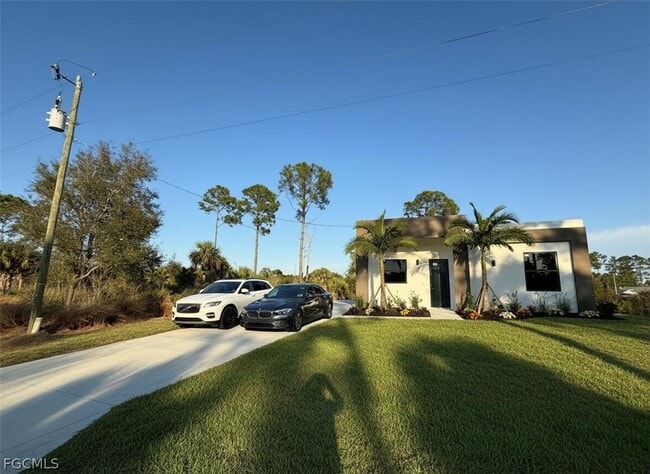 Building Photo - 133 Nacelle Ave S