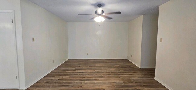 Building Photo - Coming Soon! Cozy 3 Bedroom Unit!