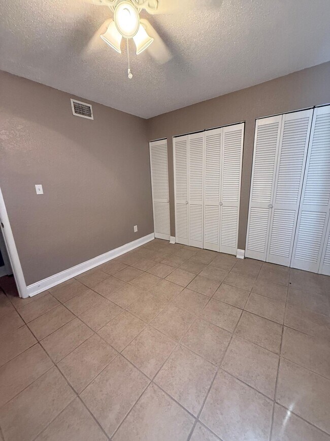 Building Photo - 308 Miracle Strip Pkwy SW
