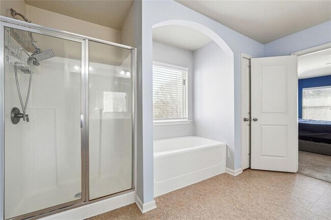 Building Photo - 6331 Salinger Ct