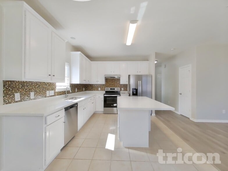 Building Photo - 21214 Peachvine Ln