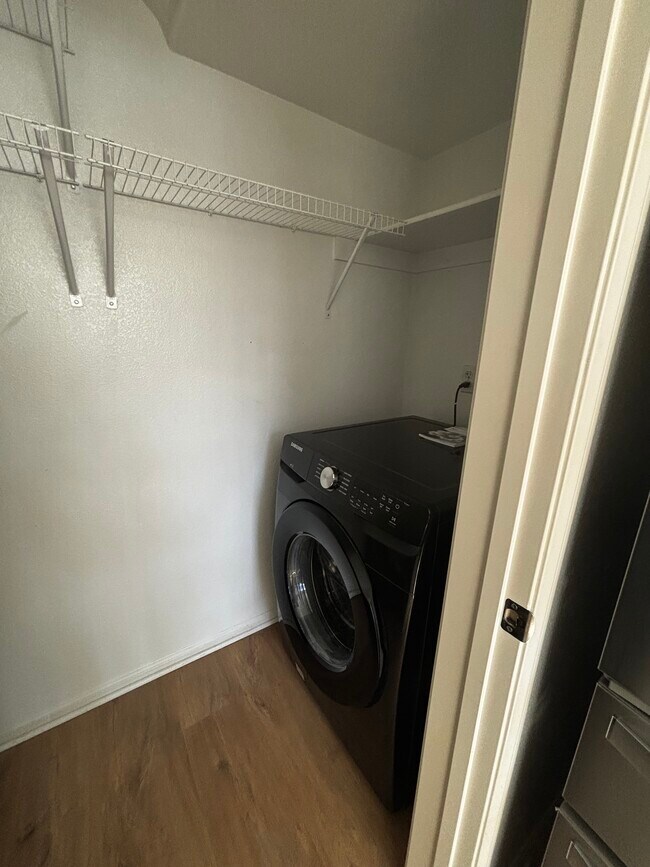 Building Photo - 2727 Bellezza Dr