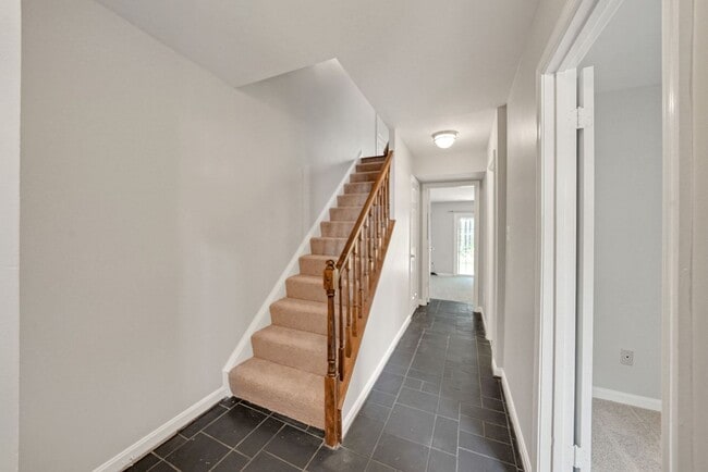 Building Photo - Updated // 3 Bedroom 2 Bathroom Condo // A...