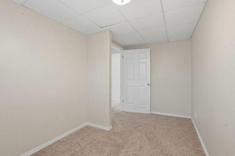 Building Photo - 9489 Kirkside Dr