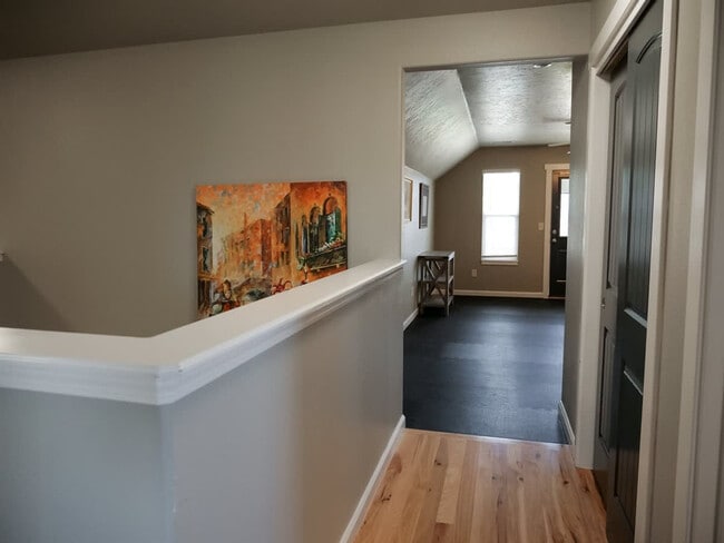 Building Photo - 151 Cub St W