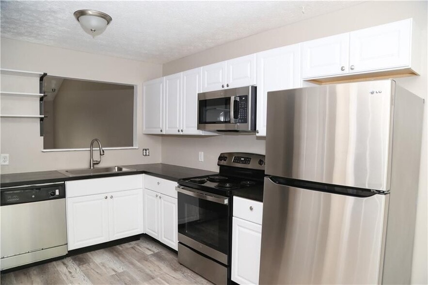 Building Photo - 5141 Farm Pl Dr NE