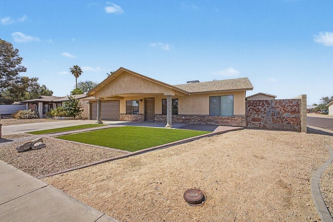 Building Photo - 4048 E Dahlia Dr