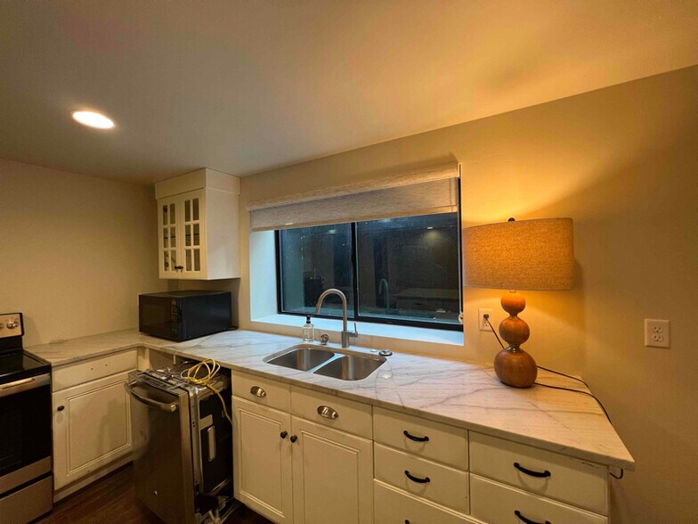 Building Photo - 320 W 900 N