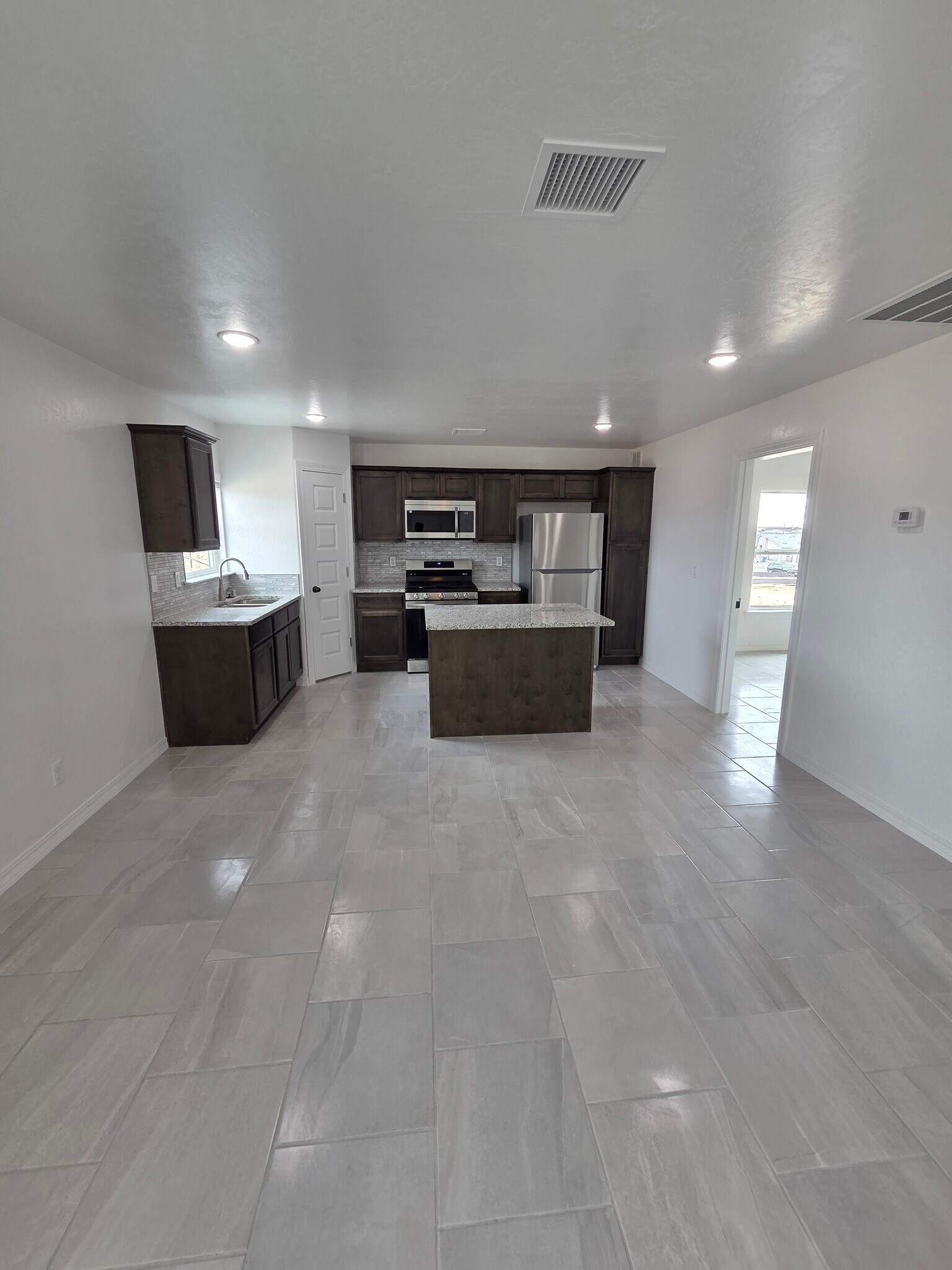 Kitchen - 13101 Lopez Rd