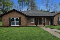 Building Photo - Fully Renovated 3BR/2BA Ranch-Style Townhome – SS Appliances &  Washer/Dryer