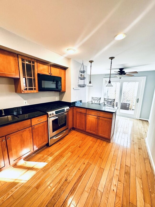 Building Photo - 2517 Foster Ave