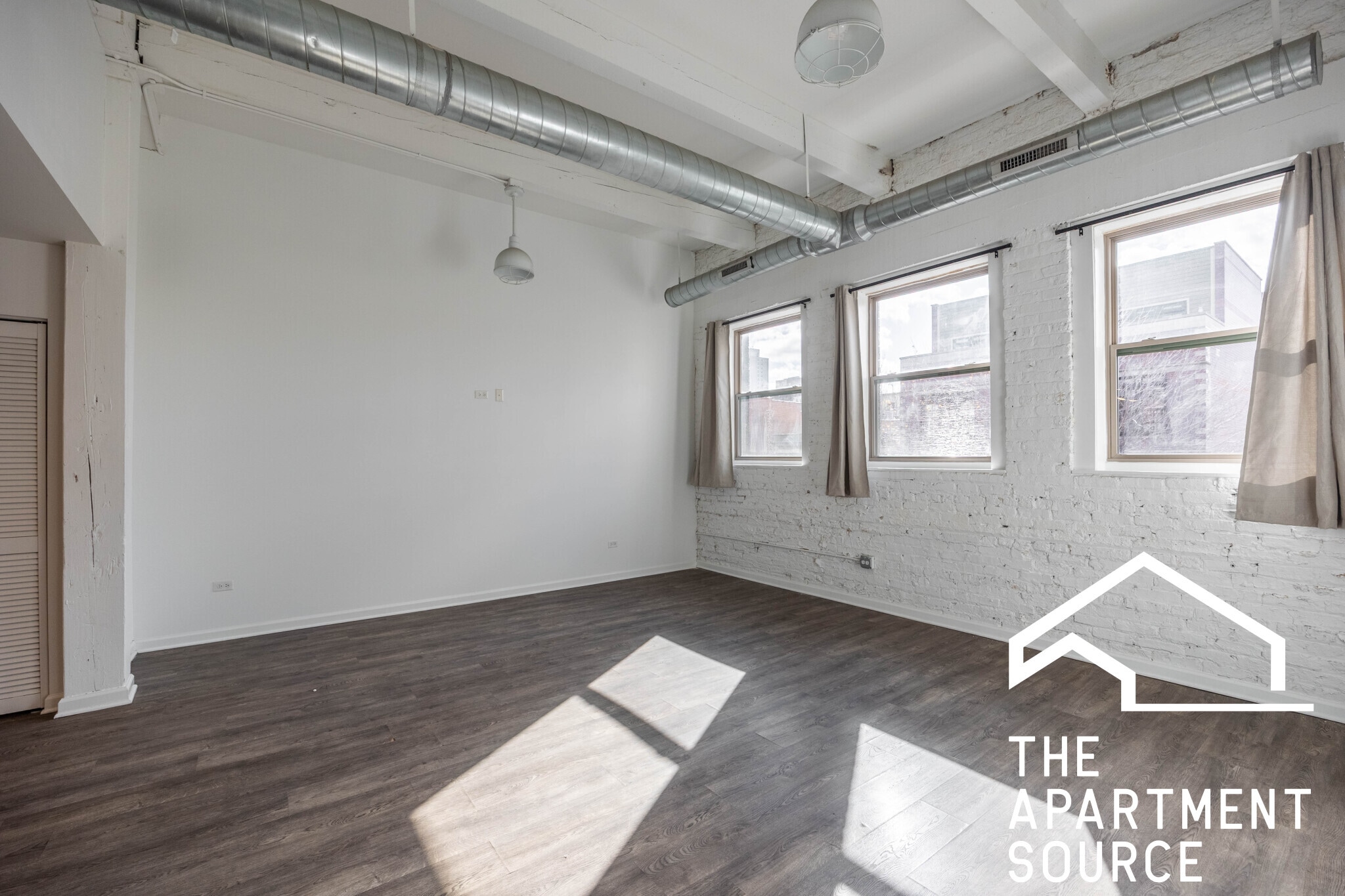 Building Photo - 930 W Dakin St