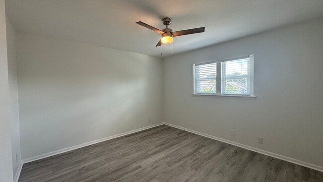 Building Photo - Beautifully Renovated 3-Bed, 2-Bath Townhome