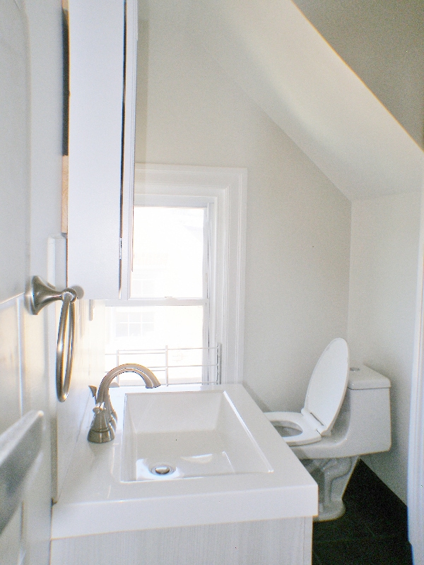 Building Photo - 550 E Washington Ln