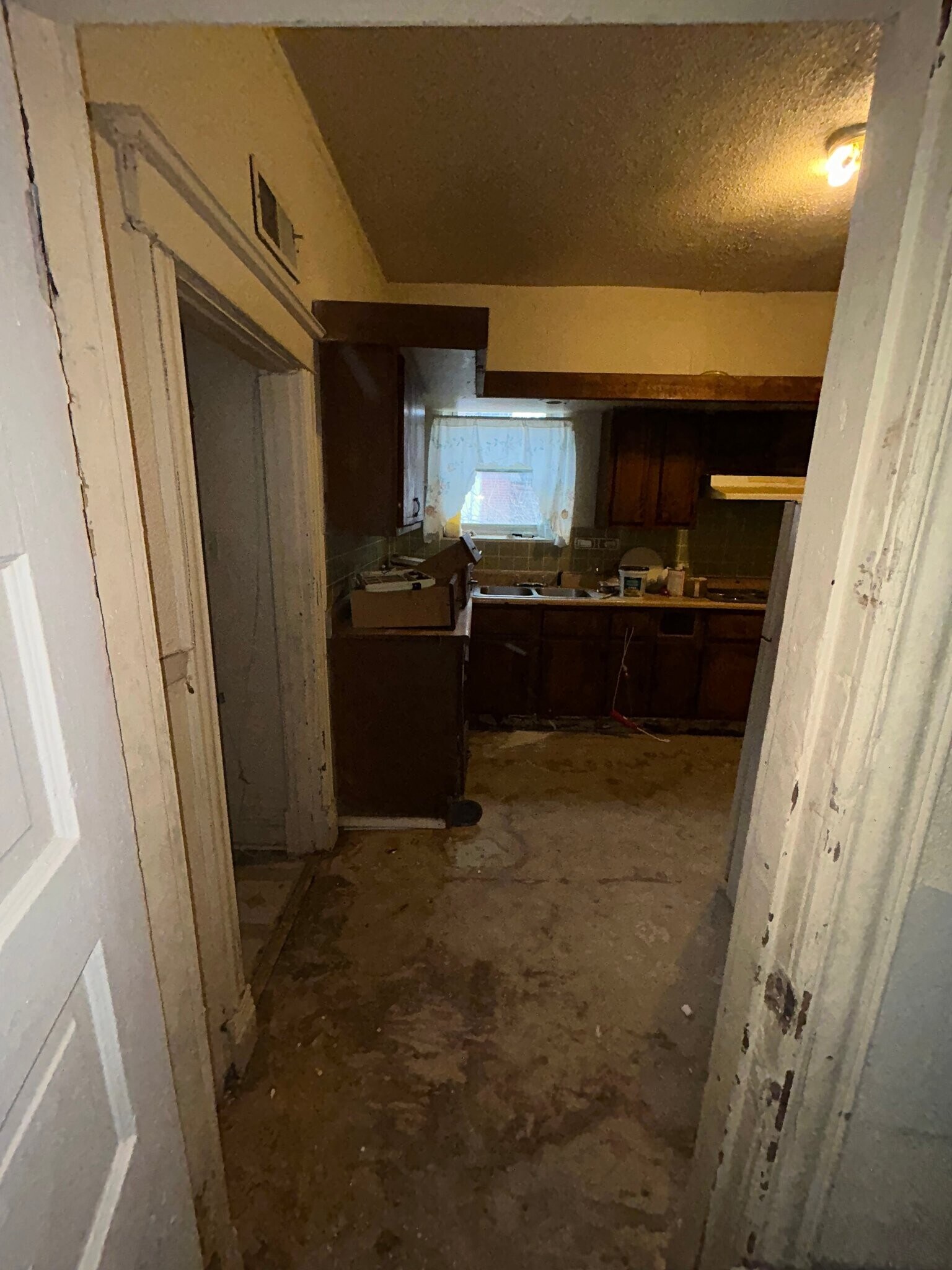 Building Photo - 5601 Lotus Ave