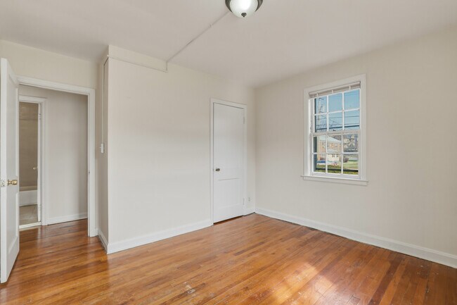 Building Photo - 1 William St