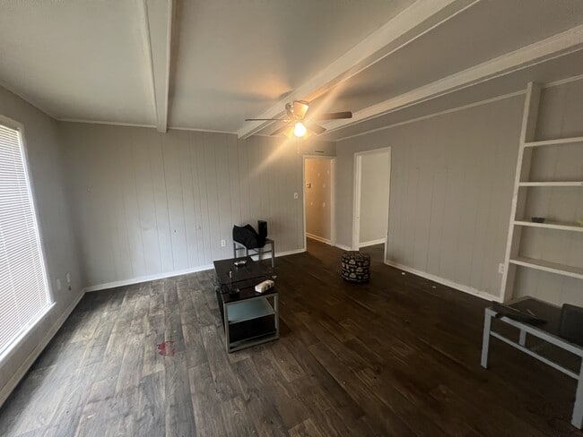 Building Photo - 2915 Longwood Dr