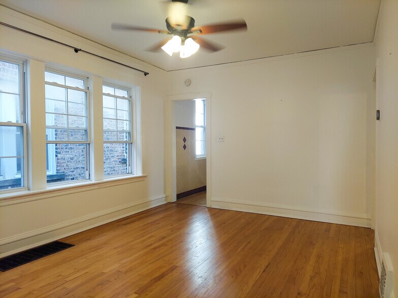 Building Photo - 3751 N Sacramento Ave