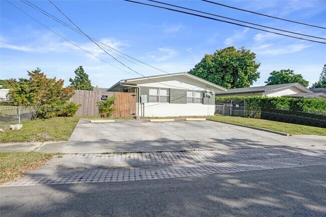 Building Photo - 29 SW 8th Ave