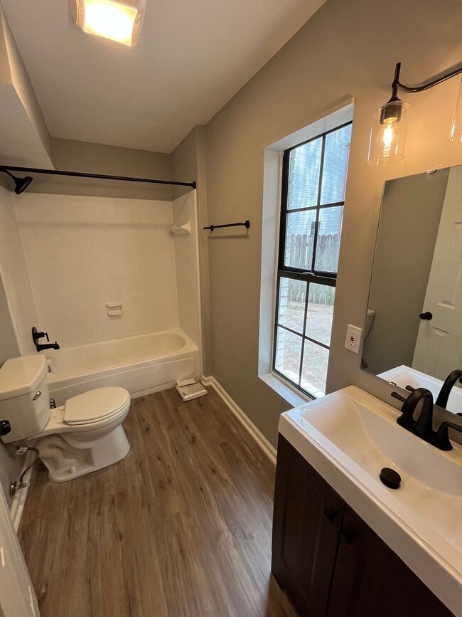 Building Photo - 3 Bed 3 Bath Condo Located in Golf Club Gated Community