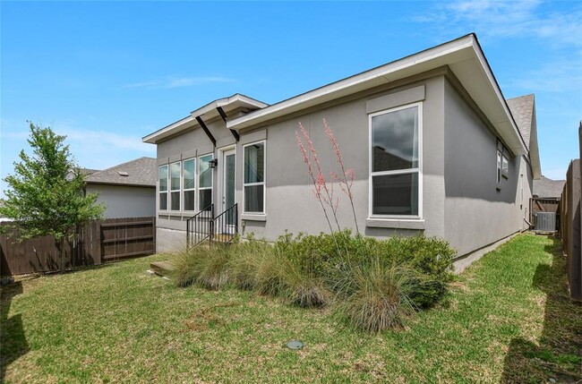 Building Photo - 600 C-Bar Ranch Trl