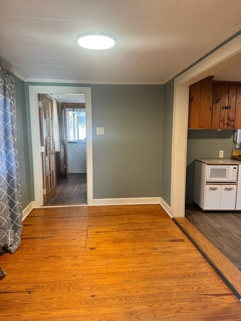 Building Photo - 31 Queen Rd