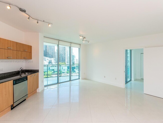 Building Photo - 350 S Miami Ave