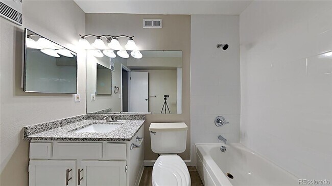 Building Photo - 341 Wright St