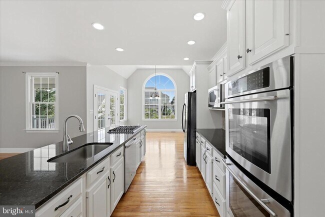 Building Photo - 102 Bramble Ct