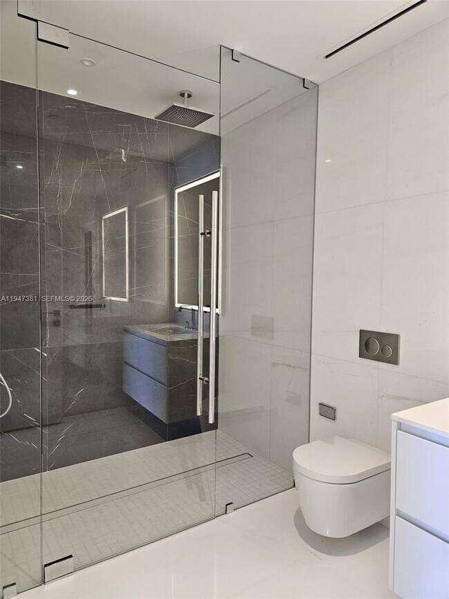 Building Photo - 300 Biscayne Blvd Way