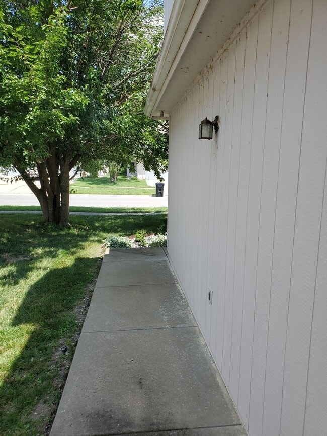 Building Photo - Beautiful 3BR, 3.5BTH home near Lake Sherwood. Washburn Rural Schools.