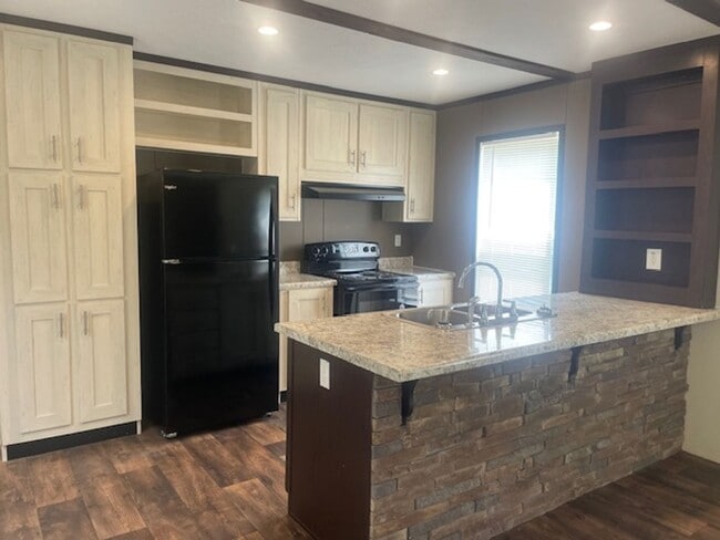 Building Photo - Renovated 3 Bedroom 2 Bath Trailer for Rent!