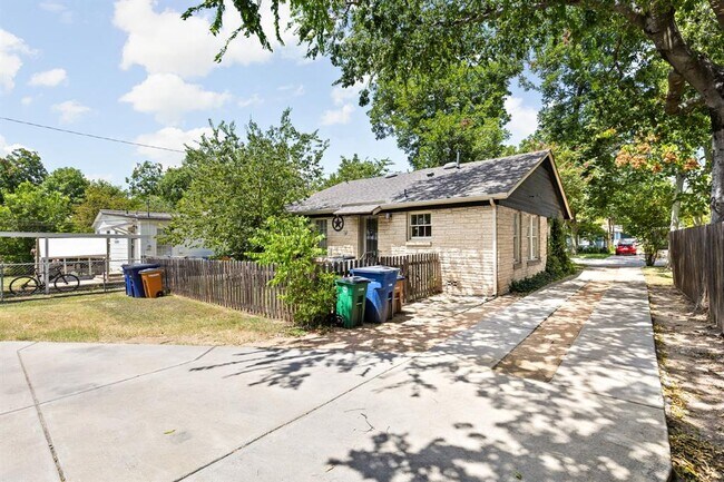Building Photo - 5405 Sunshine Dr